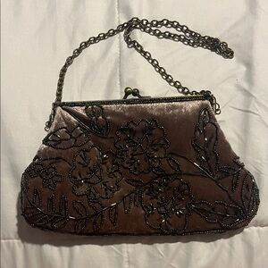 Vintage-Inspired Floral Beaded Clutch